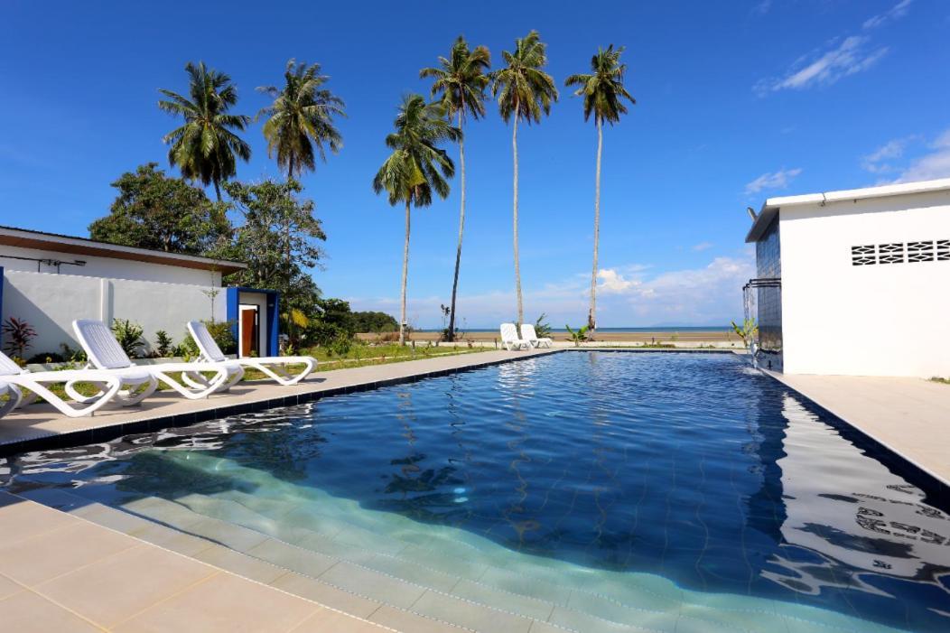 Rafflesia Resort Lundu Exterior foto